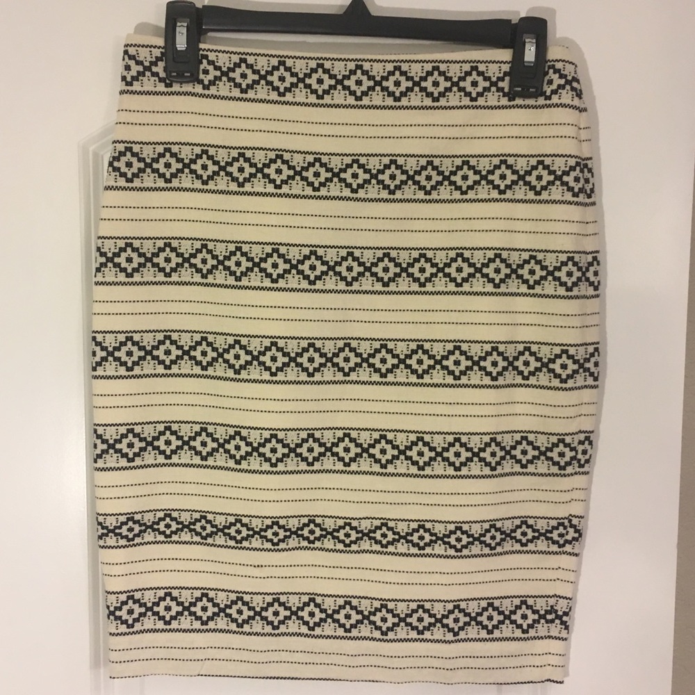 Ann Taylor off-white and black pencil skirt